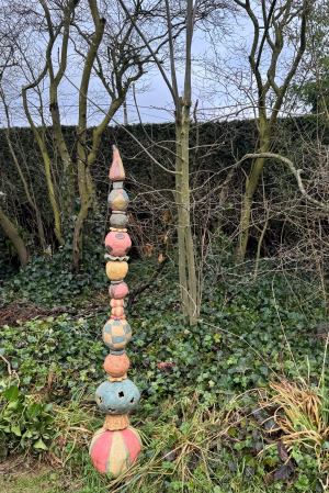 Eva Vanmol - Totem 'Happy circus' (In garden)(Ceramic)
